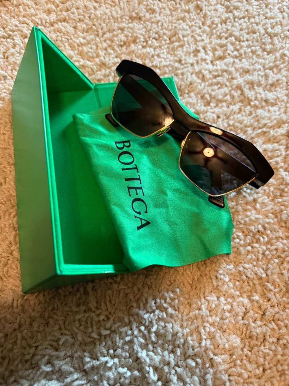 Bottega Veneta Black Cat-Eye Sunglasses with Dark Lenses